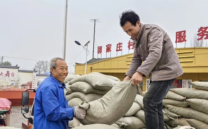 陕西省彬州市北极镇：清洁取暖让群众温暖过冬